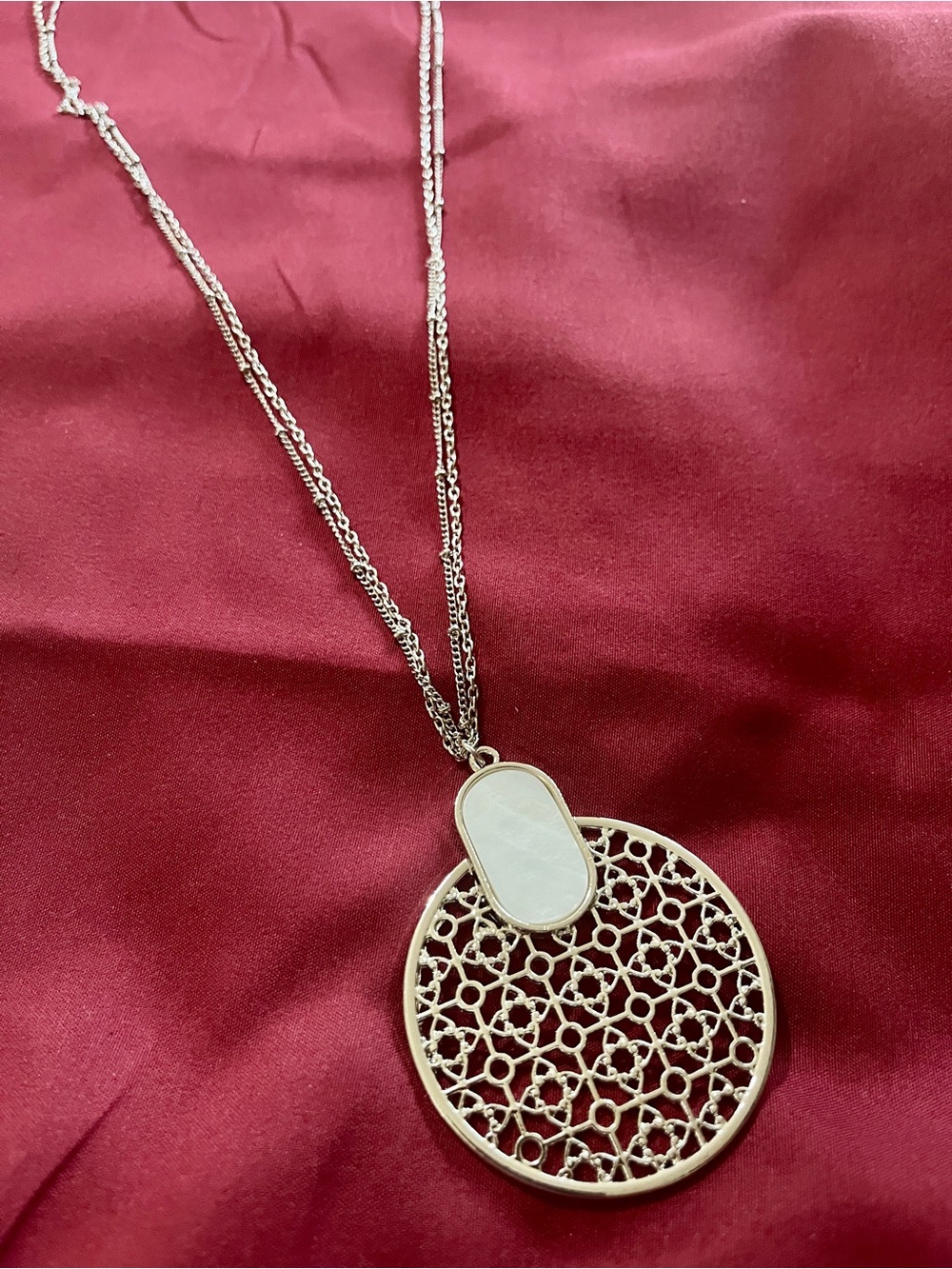 paparazzi Silver Filigree Disc Necklace with White Inlay